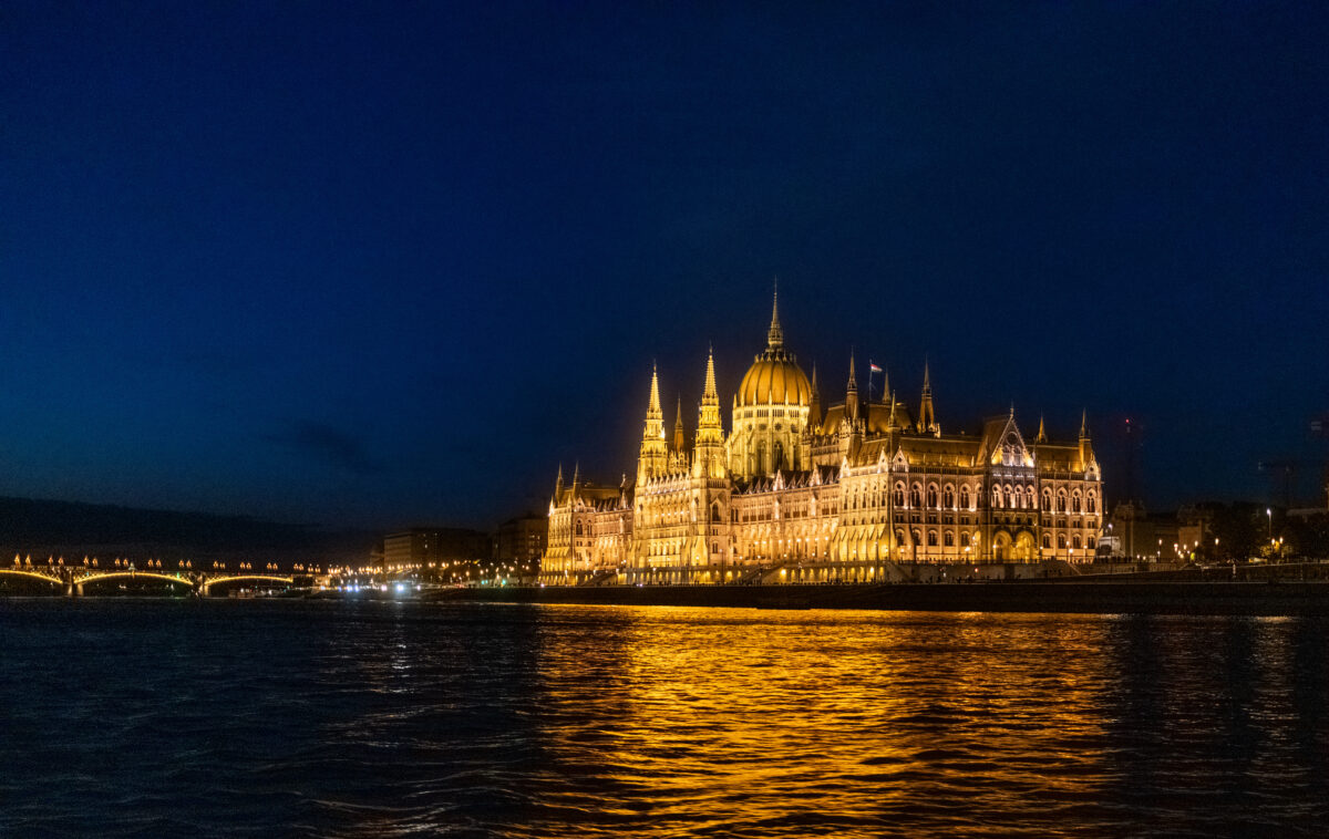 parlamento de noche